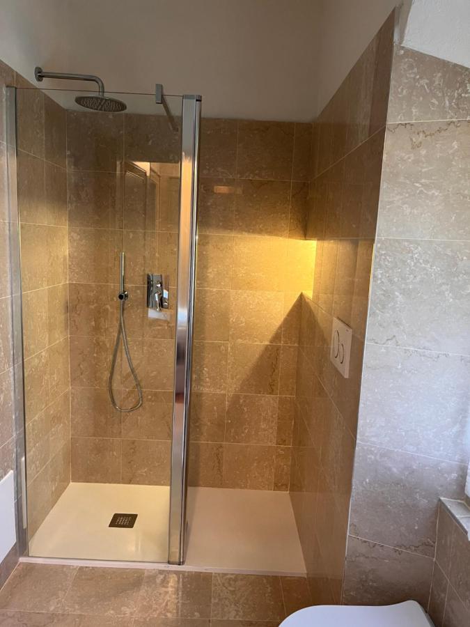 Appartamento in villa storica vista lago e piscina Lesa Esterno foto