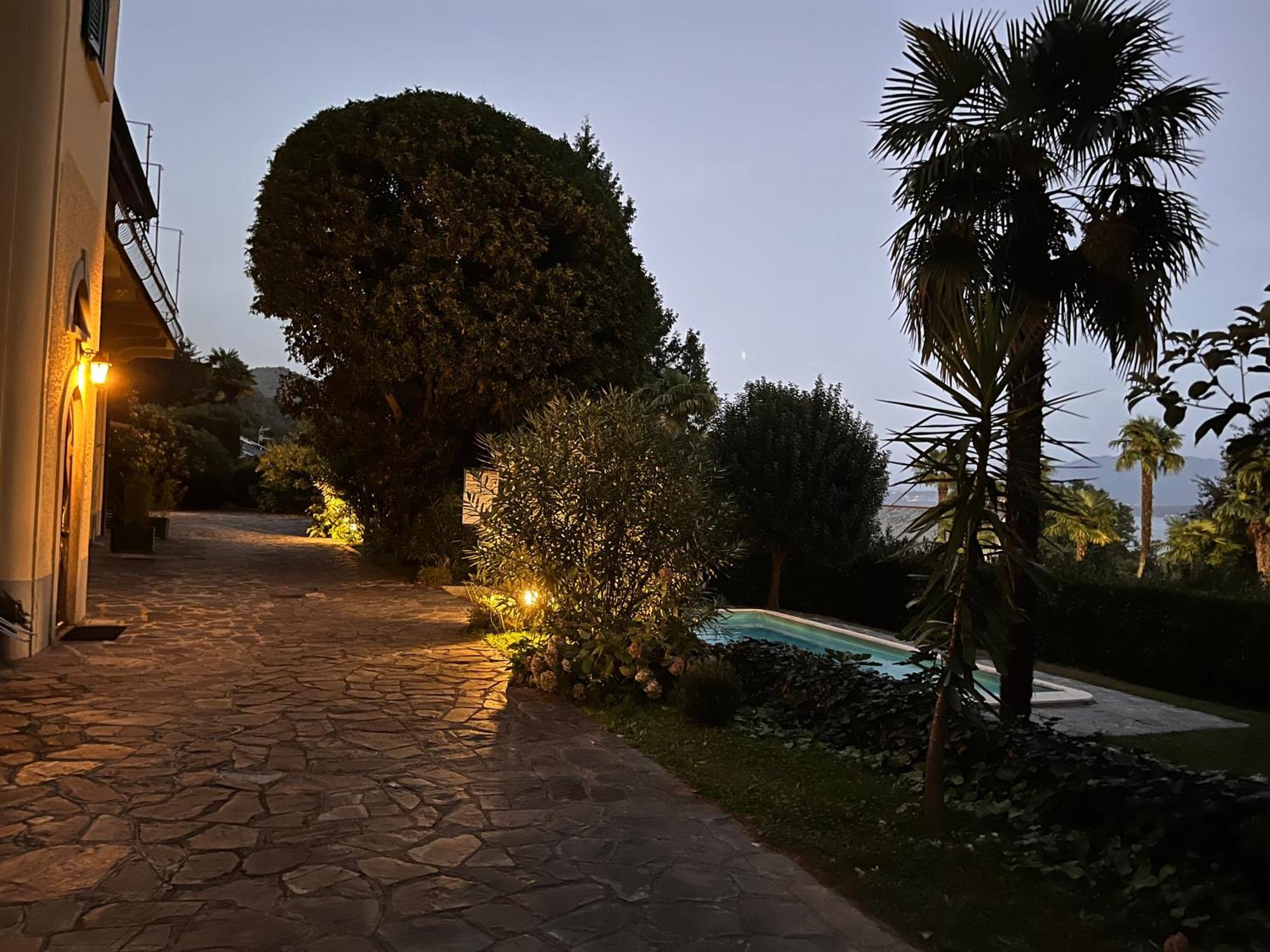 Appartamento in villa storica vista lago e piscina Lesa Esterno foto