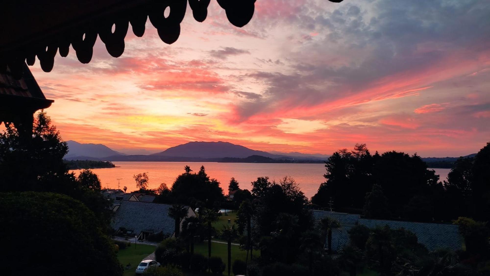 Appartamento in villa storica vista lago e piscina Lesa Esterno foto