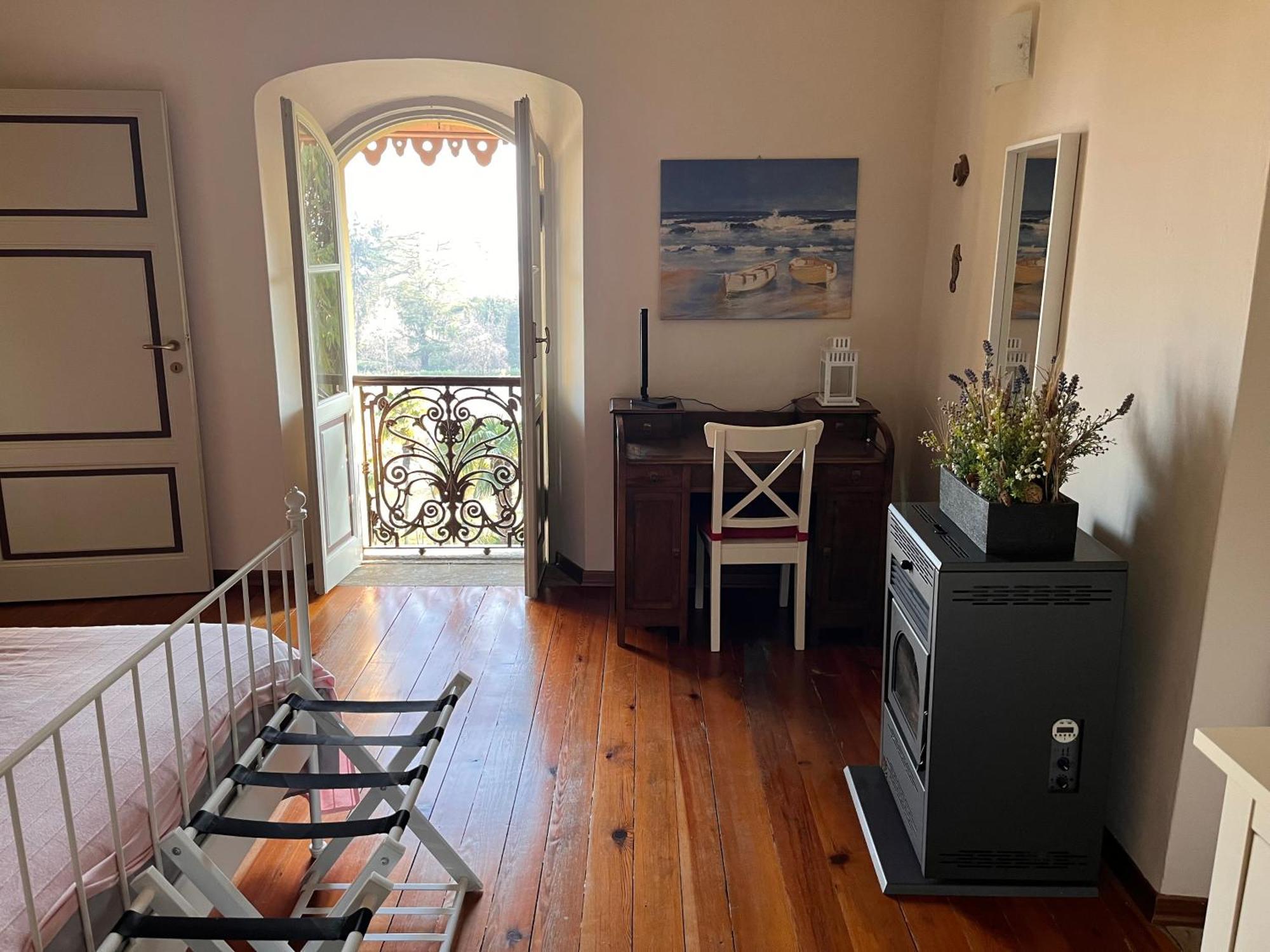 Appartamento in villa storica vista lago e piscina Lesa Esterno foto